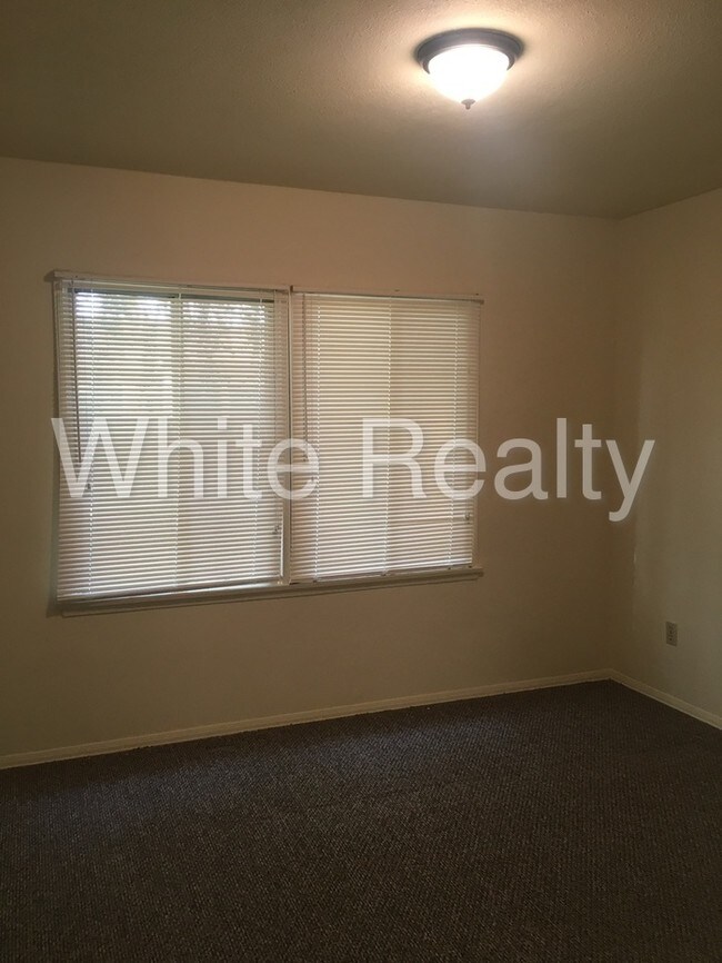 Foto del edificio - 4417 N Bellflower Blvd