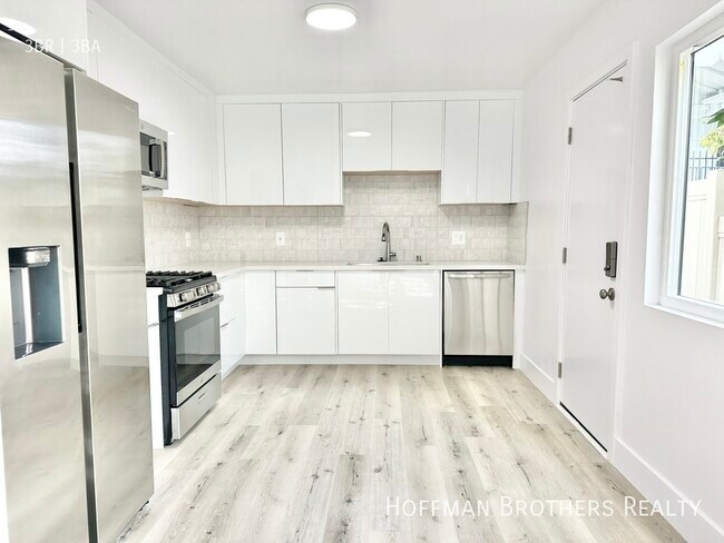 Foto del edificio - 816 N Edinburgh Ave