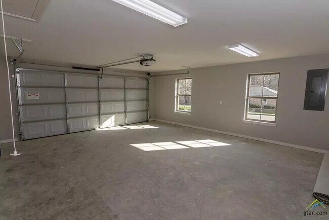 Building Photo - 1616 Timber View Dr