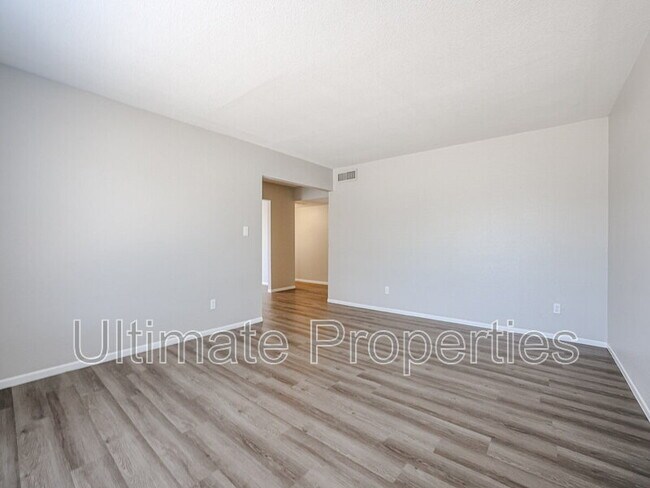 Foto del edificio - 5357 W Cholla St