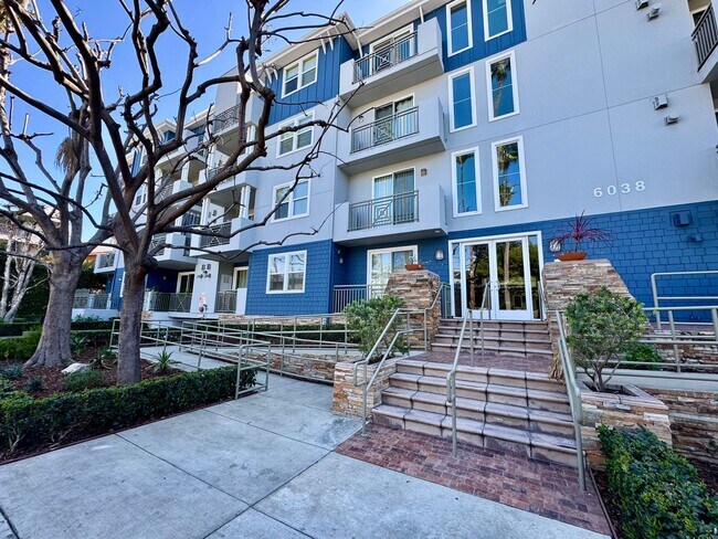 Foto del edificio - LUXURY CONDO IN THE HEART OF NEW HOLLYWOOD!