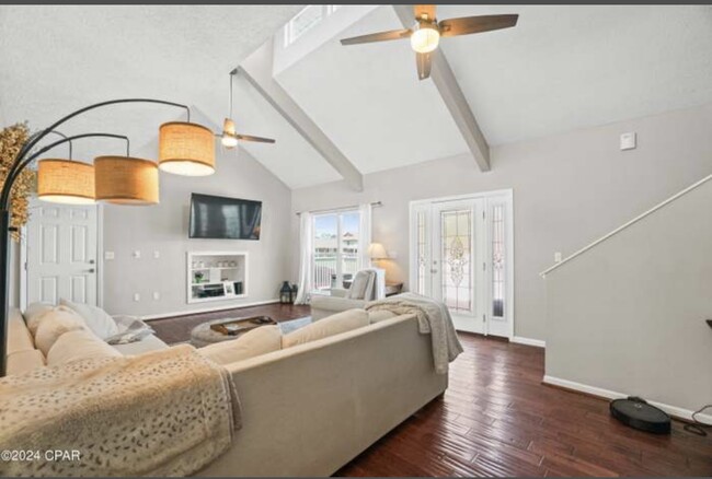Foto del edificio - 302 Beacon Rd