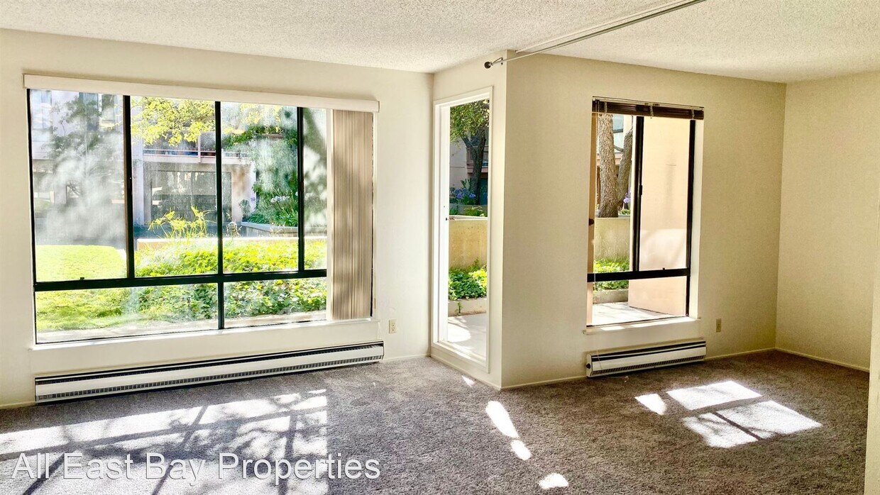 Primary Photo - Studio, 1 bath House - 9 Commodore Dr. #203