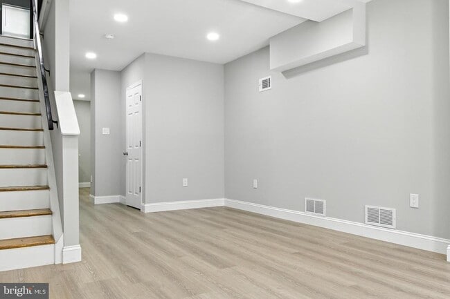 Building Photo - 1722 S Mole St