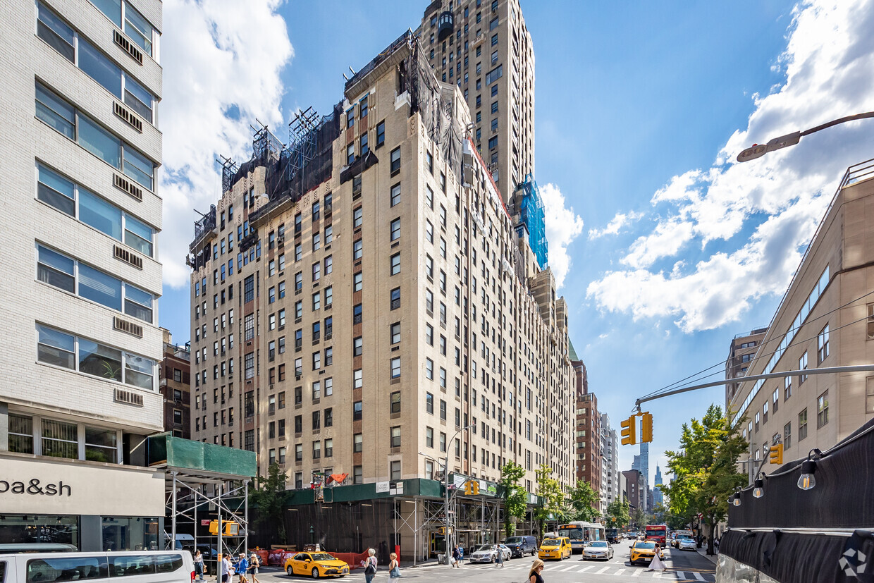 Primary Photo - Residences at Carlyle Hotel