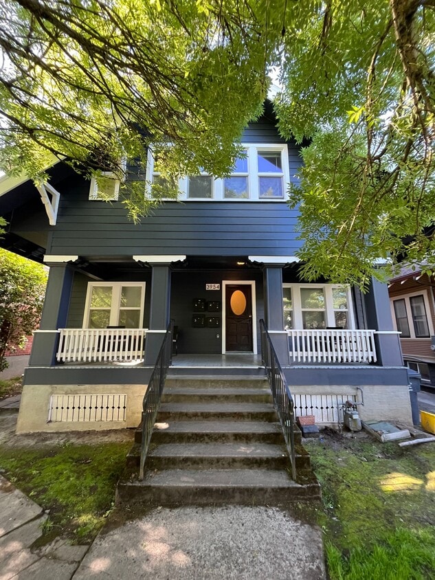 Very unique upper 1bed, great location! Ta... - Very unique upper 1bed, great location! Ta...