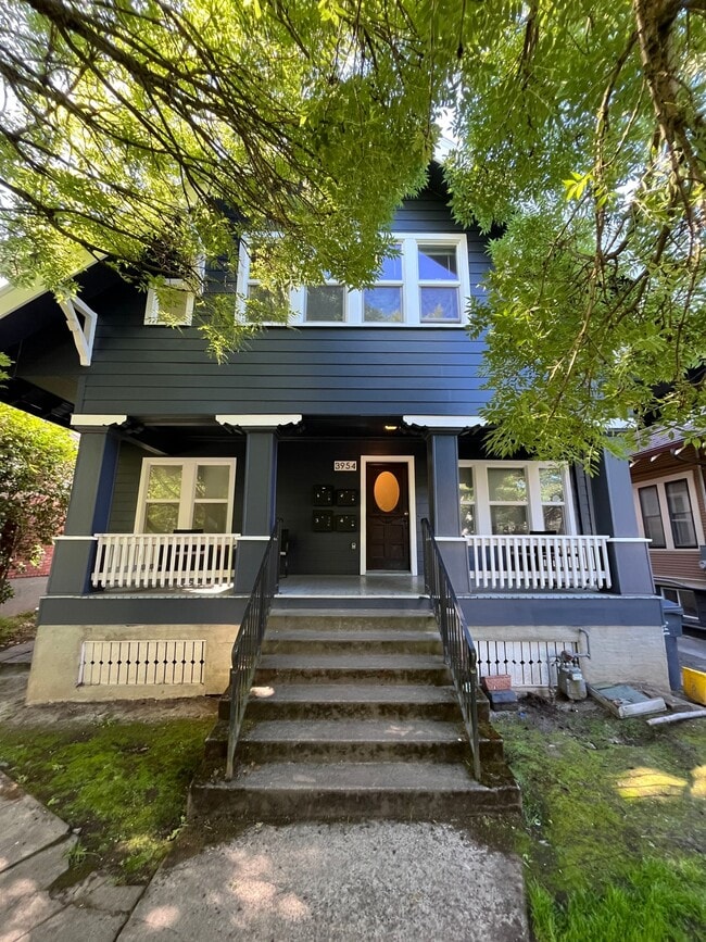 Building Photo - 3954 SE Grant St