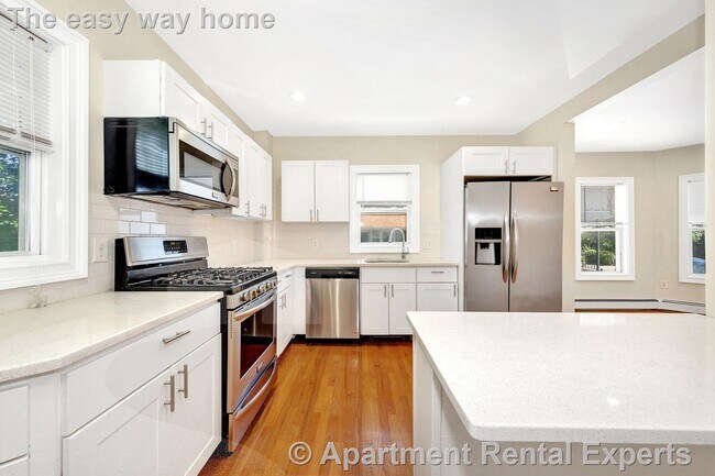 Foto del edificio - 9-11 Winter Hill Rd Unit #1