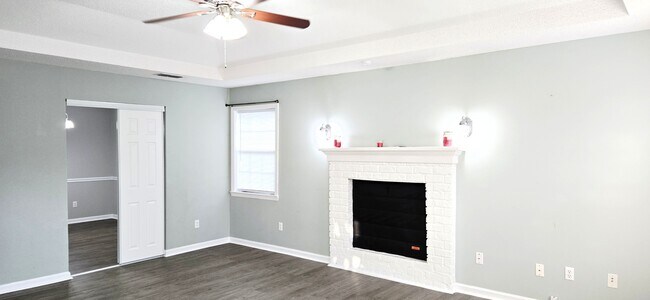 Foto del edificio - 627 Windhaven Dr