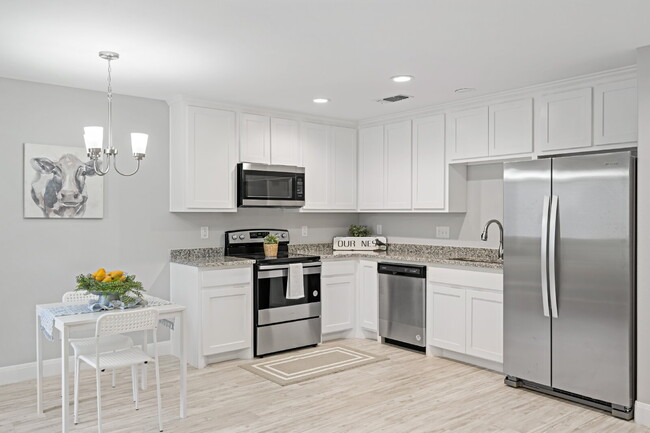 Building Photo - "Charming Denison Duplex with Granite Eleg...