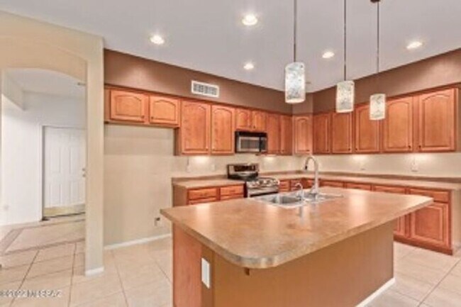 Foto del edificio - Beautiful home in gated community