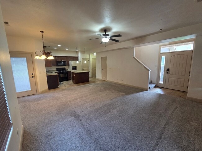 Building Photo - Shadow Ridge 3 Bedroom
