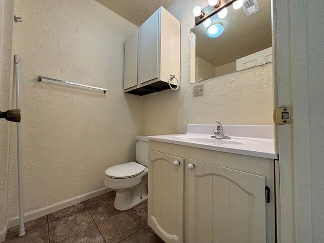Building Photo - Uptown Apartments