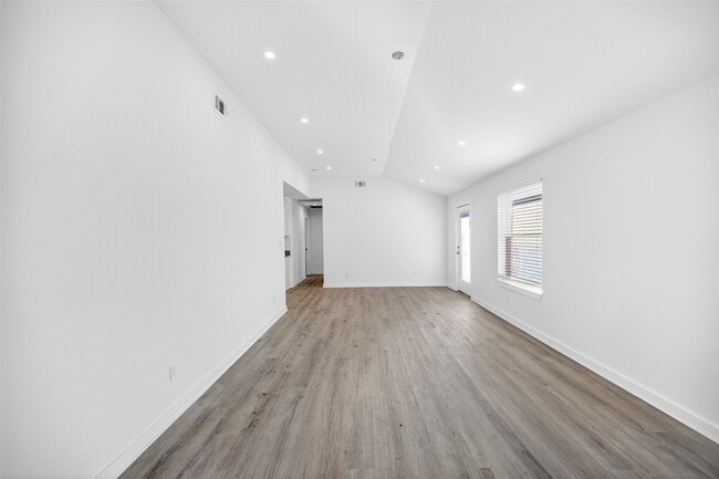 Building Photo - 13815 Bay Gardens Dr