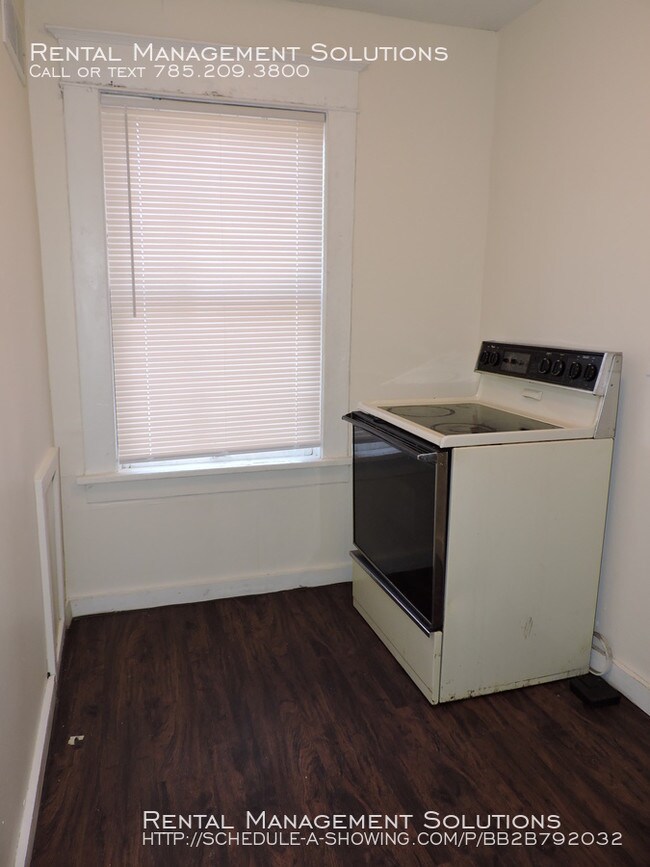 Building Photo - MOVE IN SPECIAL-711 SW Buchanan #2