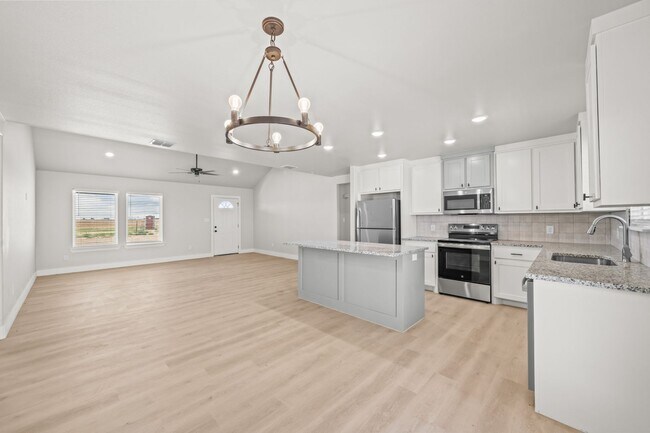Building Photo - Country Living In Slaton ISD!