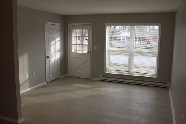 Foto del edificio - 3 Bedroom Ranch in Plainfield