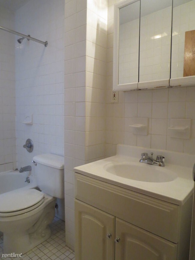 Building Photo - 1 br, 1 bath House - 32 King St