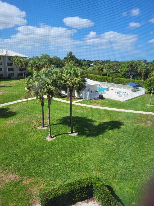 Foto del edificio - 3511 Village Blvd