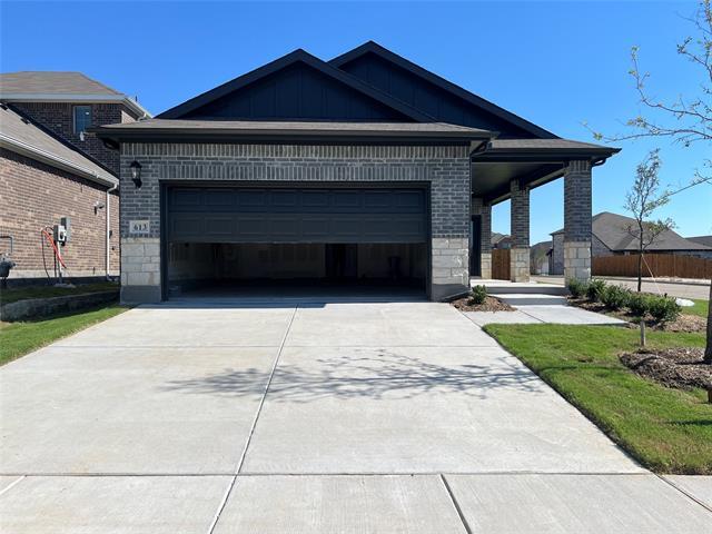 Building Photo - 613 Russell Dr