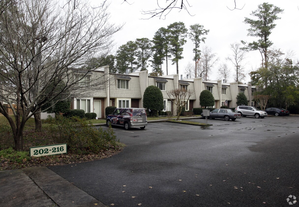 Colony Woods Apartments in Wilmington, NC
