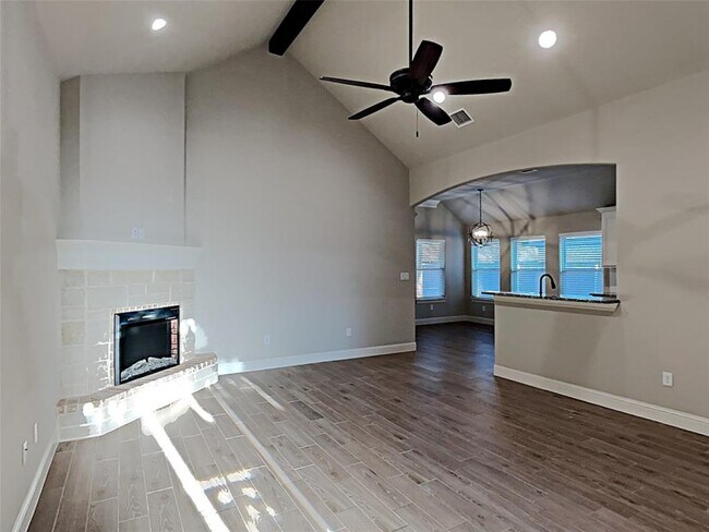 Building Photo - 3335 White Horse Dr