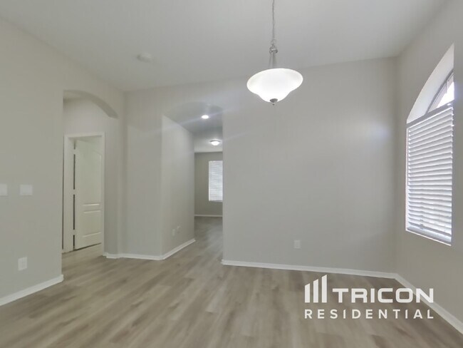 Foto del edificio - 5332 E Holmes Ave