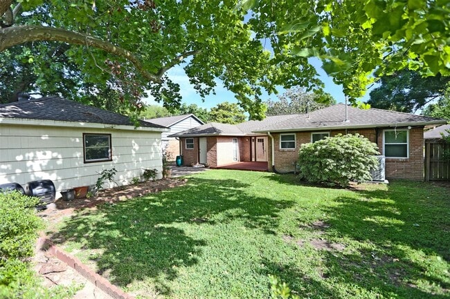 Building Photo - 3535 Durhill St