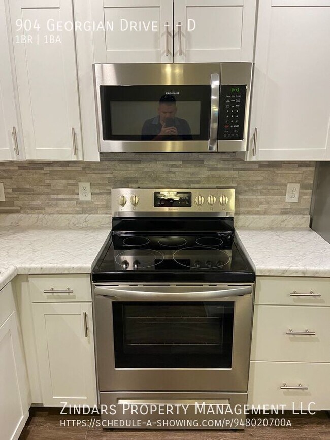 Foto del edificio - 904 Georgian Dr