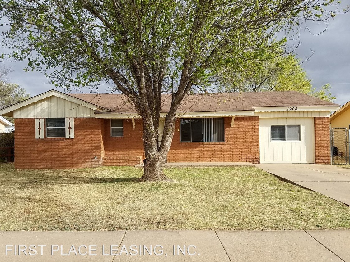Primary Photo - 3 br, 1 bath House - 1208 Comer Dr.