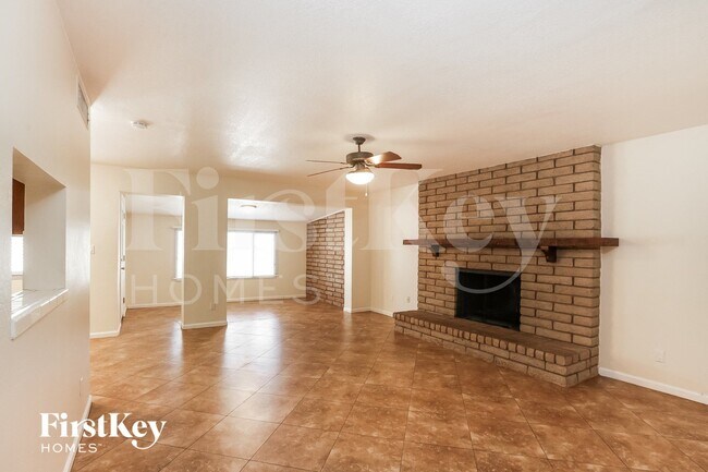 Building Photo - 3012 S Evergreen Rd