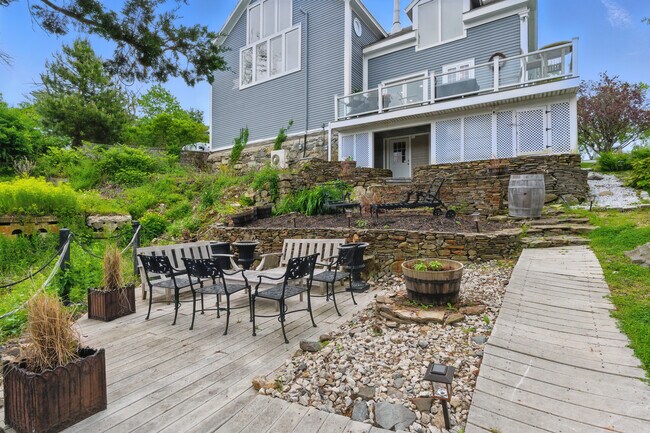 Foto del edificio - 1 Deer Is Rd