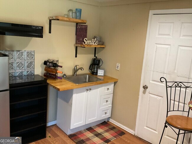 Foto del edificio - 6052 Pine St