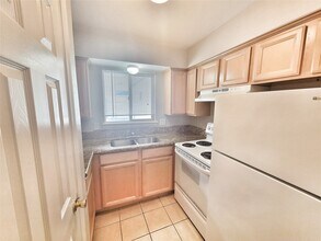 Building Photo - 1522 Yale St