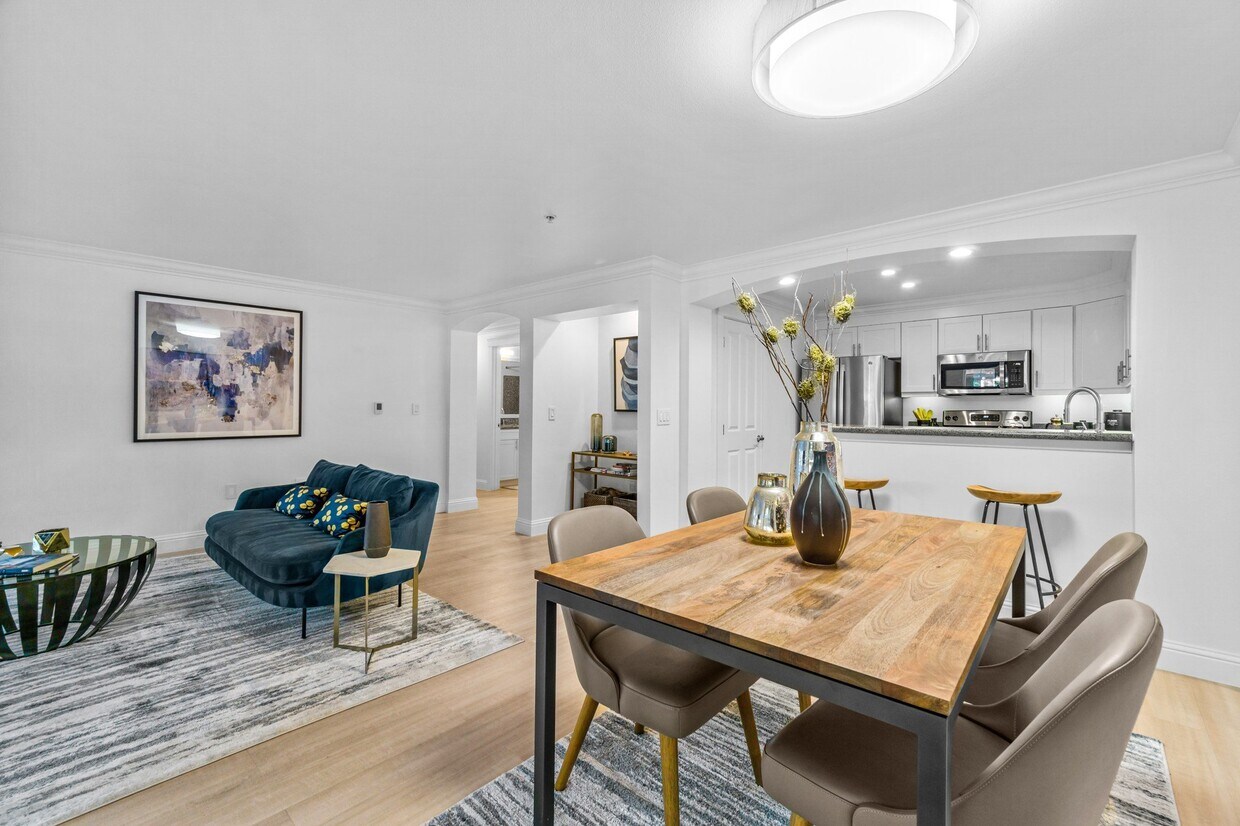 Villaggio on Yarrow Bay Apartments in Kirkland, WA