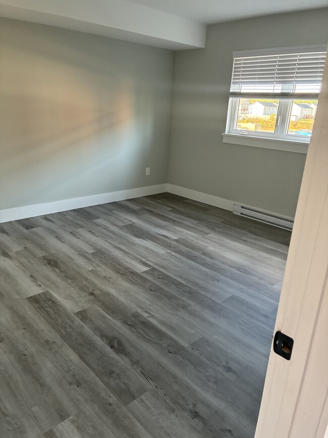 Building Photo - 42 Newcombe