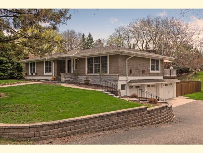 Foto del edificio - 6117 Wilryan Ave