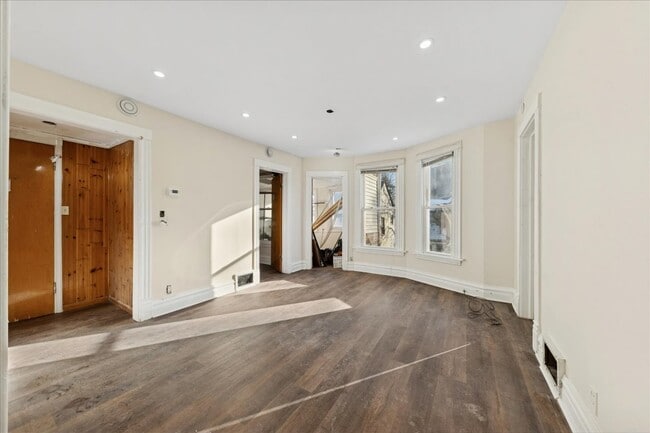 Foto del edificio - 2144 W Montrose Ave