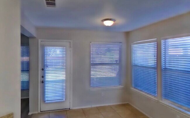 Foto del edificio - Move-In Ready 4-Bedroom Home with Timeless Appeal