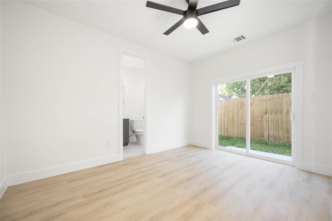 Building Photo - 2115 Dan St