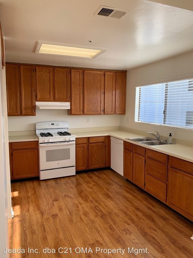 Building Photo - 157 Avenida Miramar