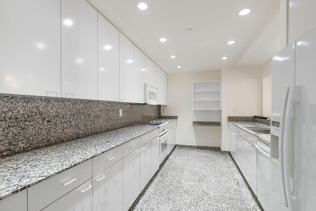Building Photo - 151 Crandon Blvd