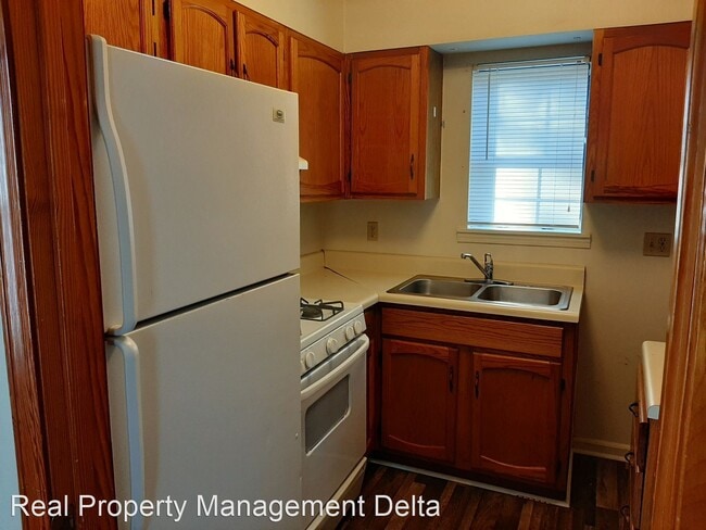 Building Photo - 2 br, 1 bath House - 634 Van Buren St.