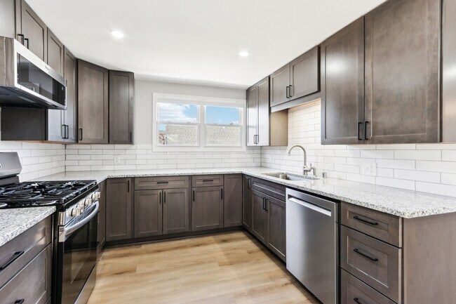 Cocina - 1715 W Custer Ave