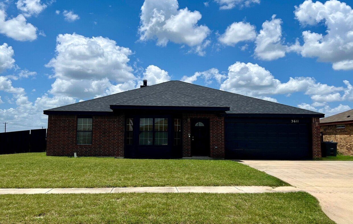 Foto del edificio - Spacious 4-Bedroom Home with Designer Touc...