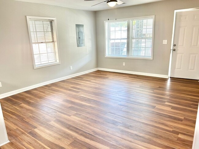 Building Photo - Newly Renovated 3BR Home Near Downtown & Medical District!