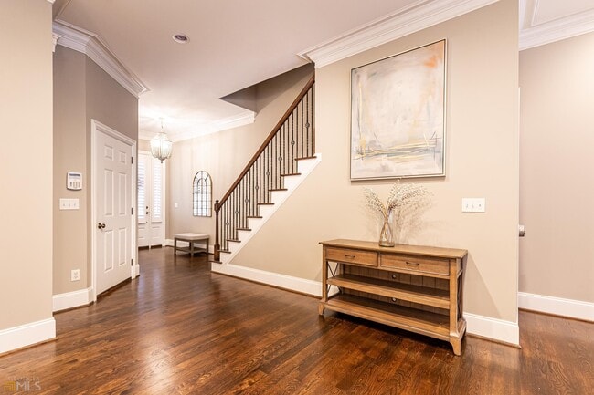 Building Photo - 5492 Glenridge Dr