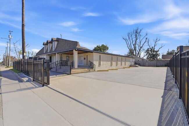 Foto del edificio - 3911 Fulton St