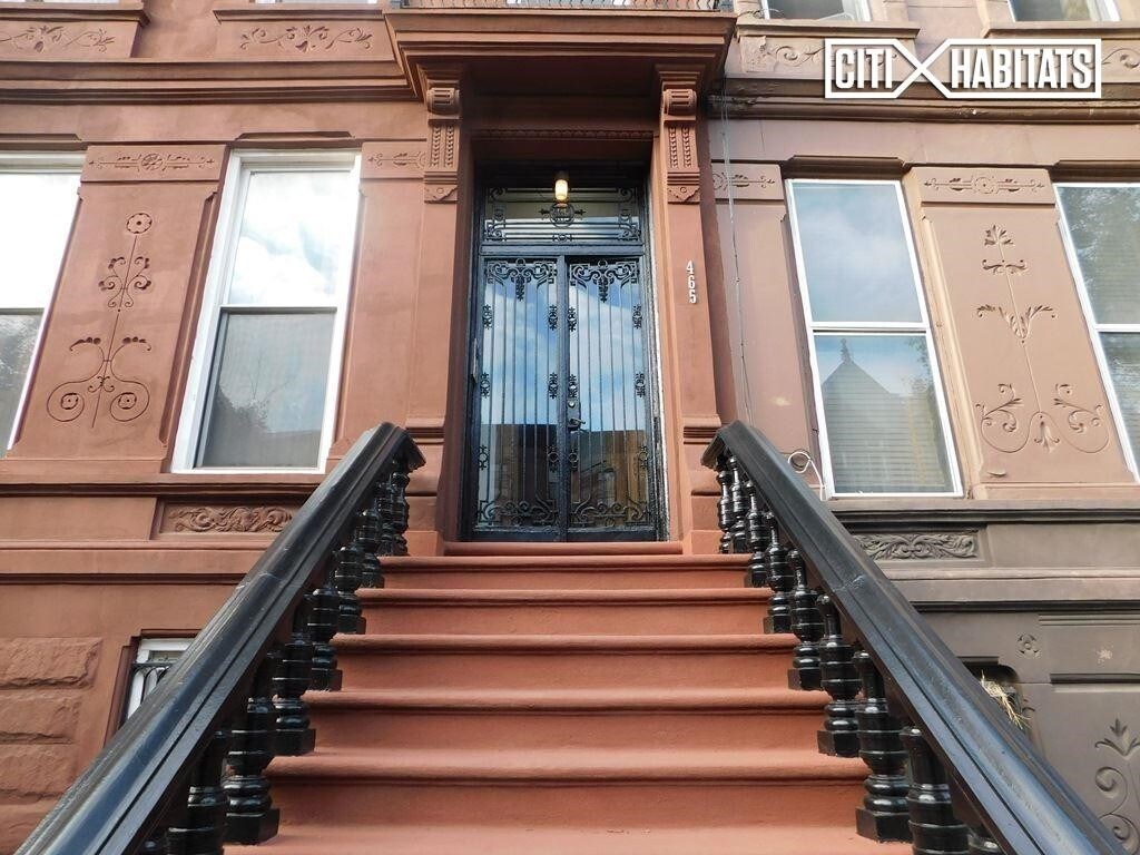 Primary Photo - 465 Greene Ave