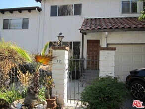 Building Photo - 5275 Colodny Dr